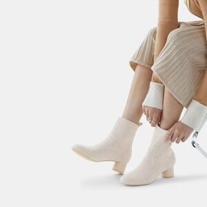 Vivaia Women's Cream Knit‎ Ankle Boots Block Heel Pull On Booties size 9 EU 40